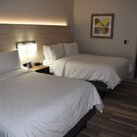 Holiday Inn Express Hotel & Suites Mcpherson By Ihg Eksteriør bilde