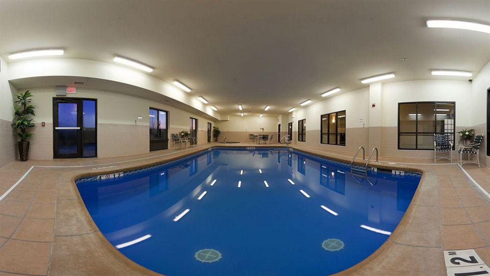 Holiday Inn Express Hotel & Suites Mcpherson By Ihg Eksteriør bilde