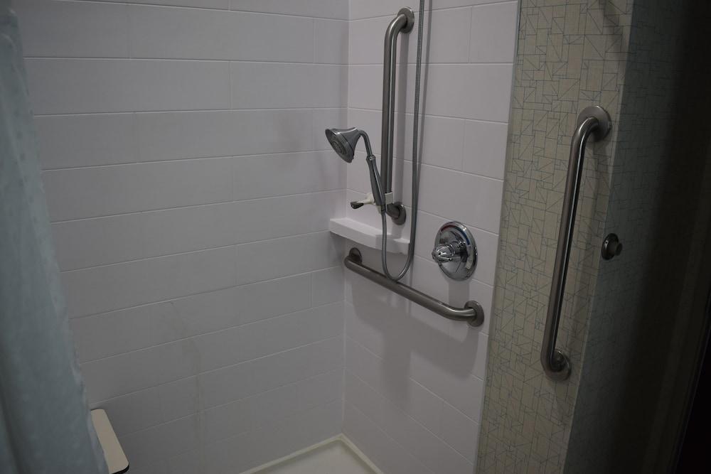 Holiday Inn Express Hotel & Suites Mcpherson By Ihg Eksteriør bilde