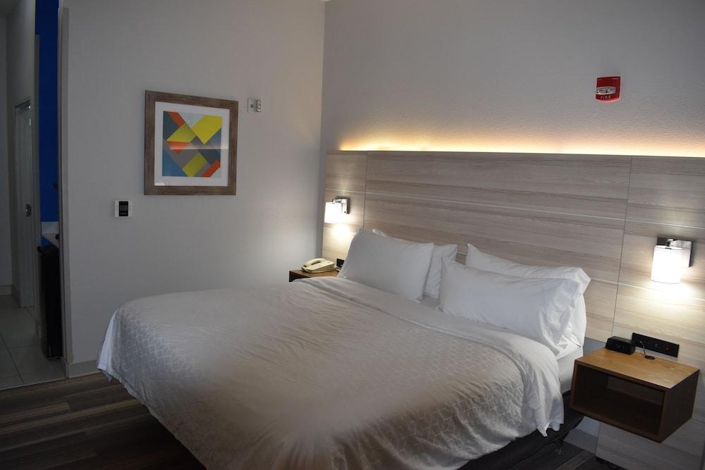 Holiday Inn Express Hotel & Suites Mcpherson By Ihg Eksteriør bilde