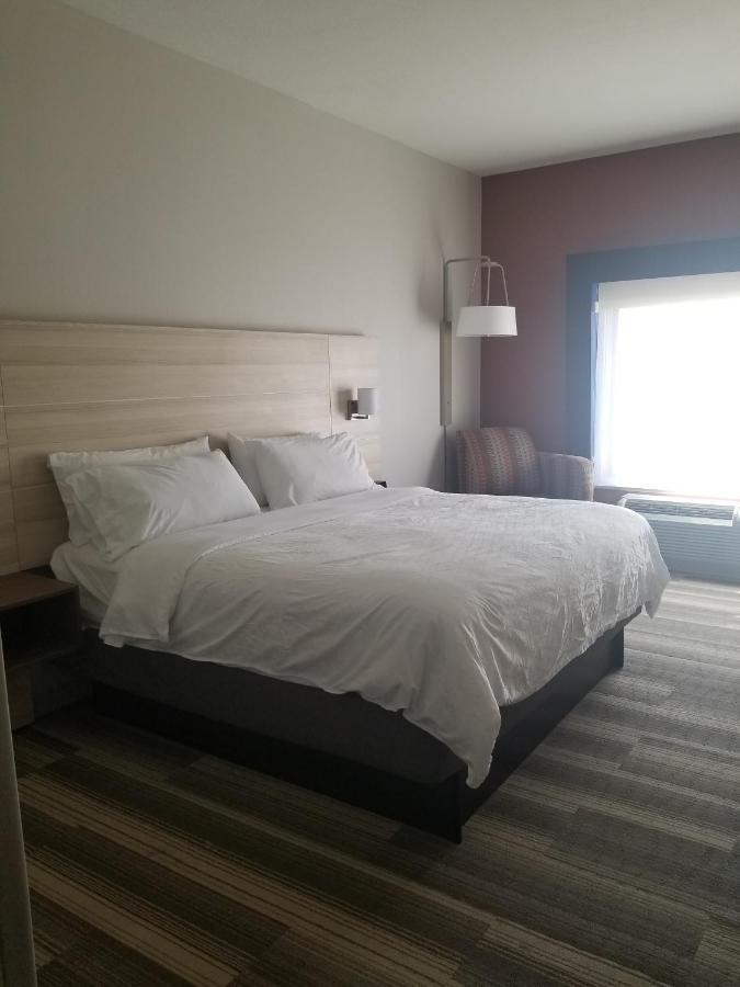 Holiday Inn Express Hotel & Suites Mcpherson By Ihg Eksteriør bilde