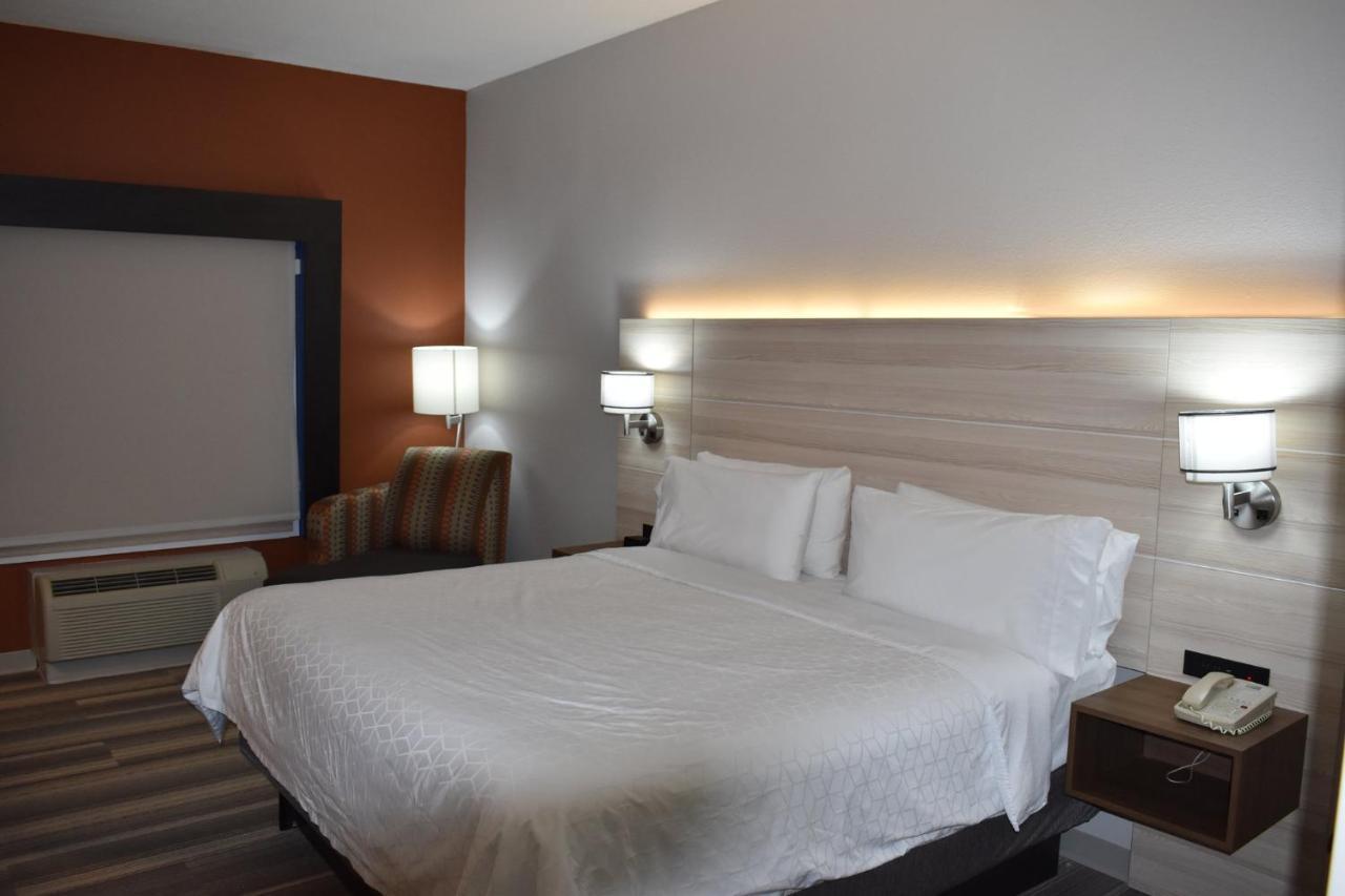 Holiday Inn Express Hotel & Suites Mcpherson By Ihg Eksteriør bilde