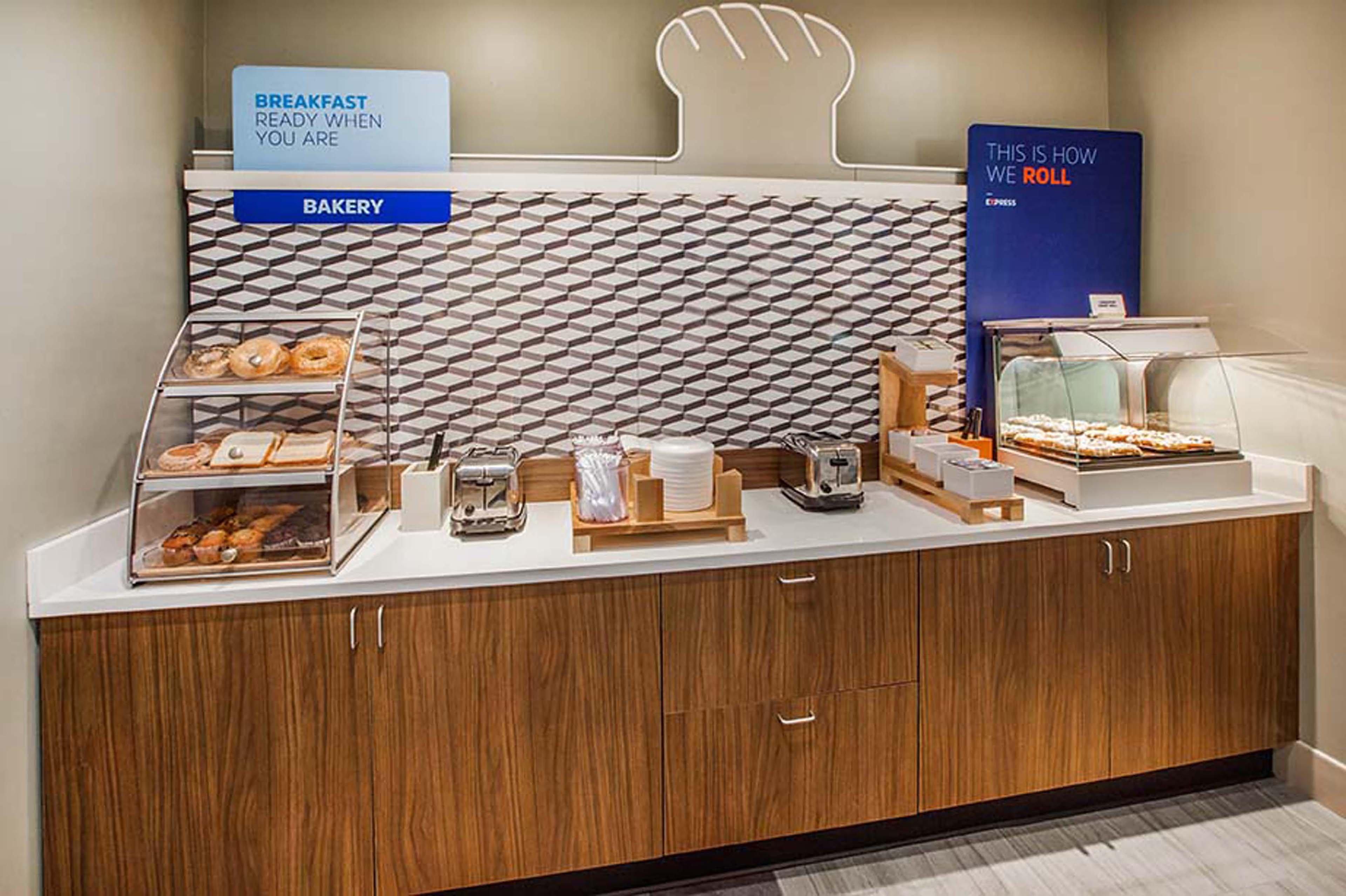 Holiday Inn Express Hotel & Suites Mcpherson By Ihg Eksteriør bilde