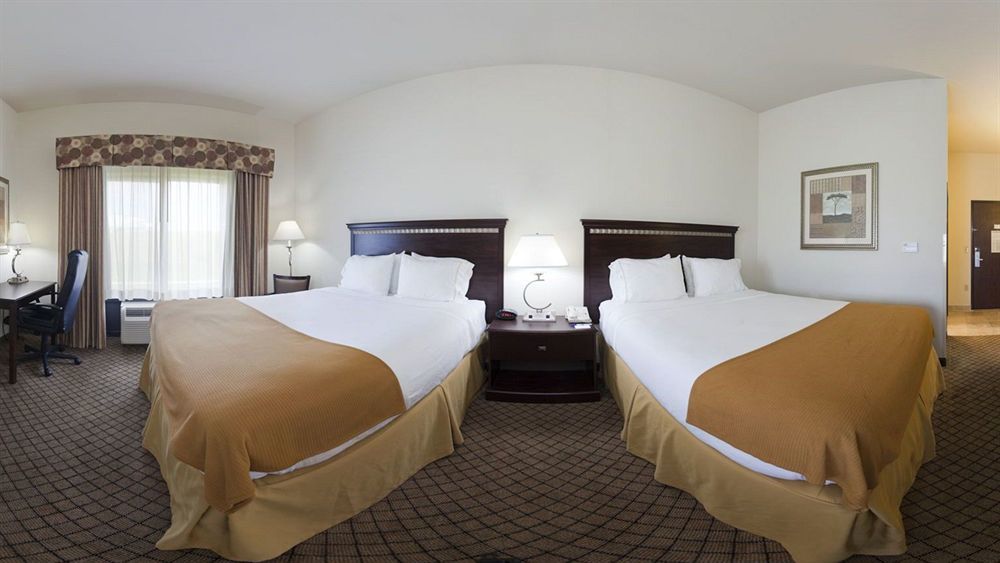 Holiday Inn Express Hotel & Suites Mcpherson By Ihg Eksteriør bilde