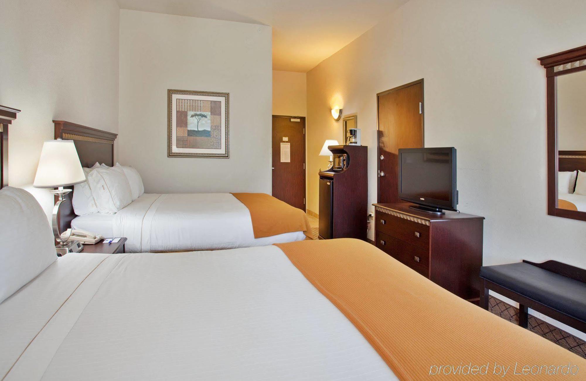 Holiday Inn Express Hotel & Suites Mcpherson By Ihg Rom bilde