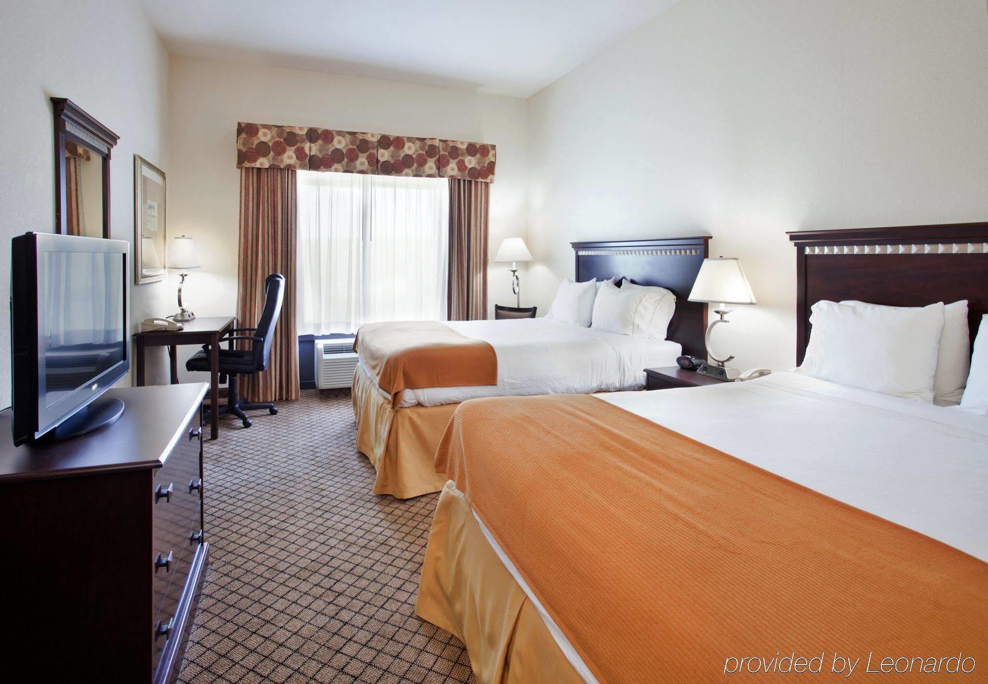 Holiday Inn Express Hotel & Suites Mcpherson By Ihg Eksteriør bilde