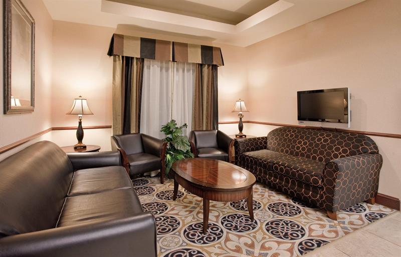 Holiday Inn Express Hotel & Suites Mcpherson By Ihg Eksteriør bilde